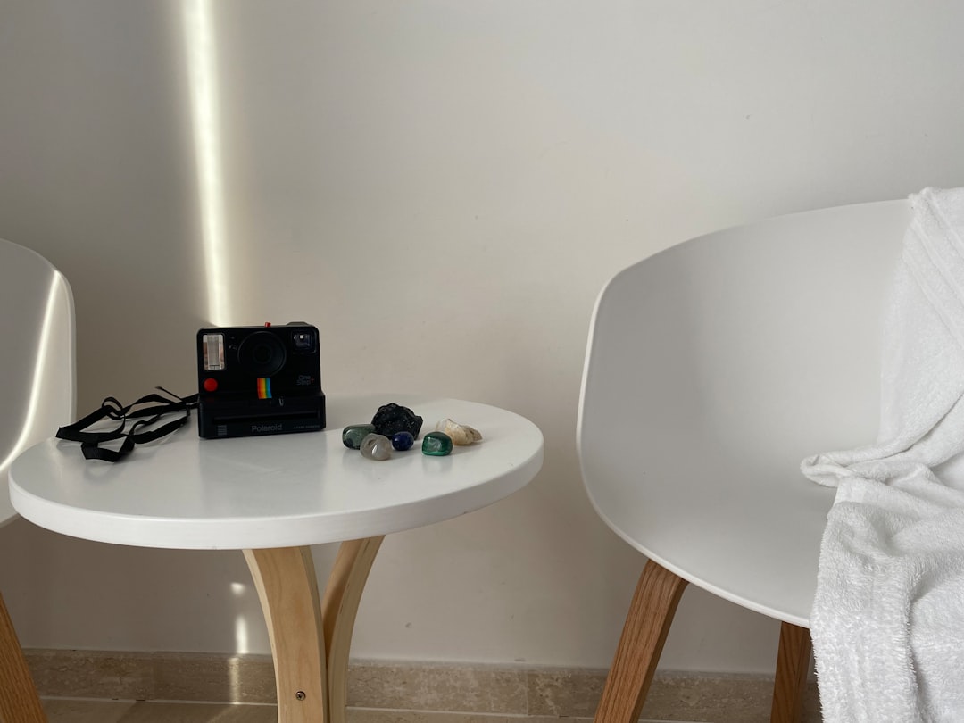 Photo Minimalist Pump Desk Lamp